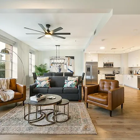 Spacious 4-Bed Condo Steps From French Quarter